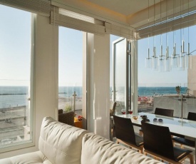 Stunning Apt w/ Balcony & Sea View by Sea N' Rent
