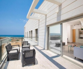 Stylish Penthouse Apartment Close to Akhziv Beach by Sea N' Rent