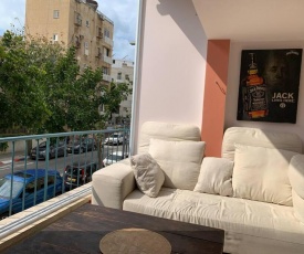 Sunny & Cosy flat with balcony by TLV Yarkon Park.