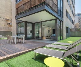 Superb Ground Floor Garden in Front of The Sea