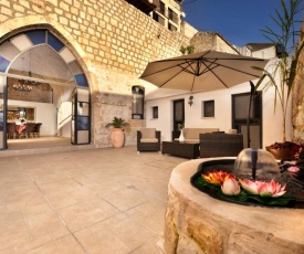 The Antiquity Heart Mansion