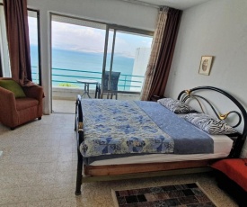 Apartment overlooking the lake