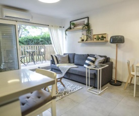 TLV University Garden Apartment