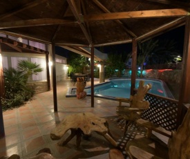 Top Stylish Modern Designed Luxury Villa 200m from the sea - רק למשפחות-רח אזוב
