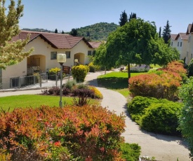 Tzuba Hotel