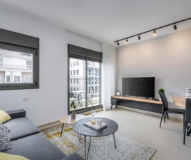 Unique 2BDR with balcony close to Gordon Beach