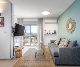 Very bright one BDR W/ balcony close to the beach