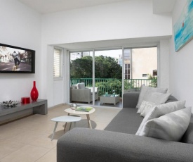 Vibrant 2BR in Adam Hacohen by HolyGuest