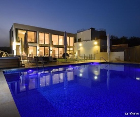 Villa J