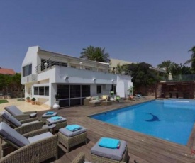 Villa with heated pool and Jacuzzi Sea View 300m Front of the Beach