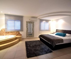 White - Luxury House Eilat