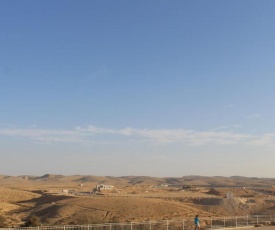 בית בלב מדבר little house in the desert