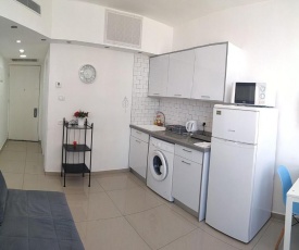 דירת נופש מול הים תל אביב בת ים 1351