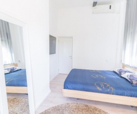 Beach Apartment Near Sokolov Beach with Garden Terrace