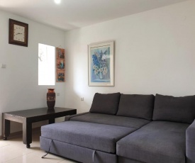 Beach Apartment with patio by Domik