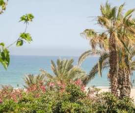Beach Lovers' Paradise, surfing, 25 min from TLV