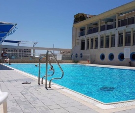 Beautiful 1 BR near the Beach w/ Ocean View Hertsliya