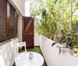 Beautiful 2Bd w/ Private Balcony by Sea N' Rent