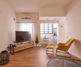 Beautiful 2BR APAT next to the beach