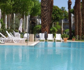 2-bdr With view and pool
