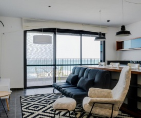 Beautiful Apartment on The First Line of The Sea