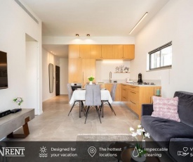 Beautiful City Apt w/Balcony by Sea N' Rent