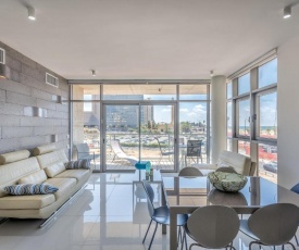 Beautiful Sunny 3 bedrooms in font of the beach
