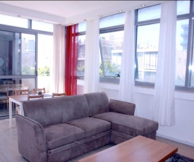 Ben Yehuda Sunny Apartment with balcony