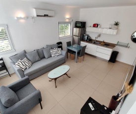 2BDR Holiday Home by Mezizim Beach and TLV Port!