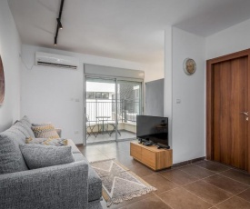Bograshov area Boutique apartment 1BDR and balcony