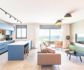 Bright Sunny Holiday Home with Sea Views