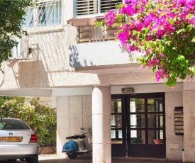 Charming 1Bd 7min Walk to The Beach by Sea N' Rent