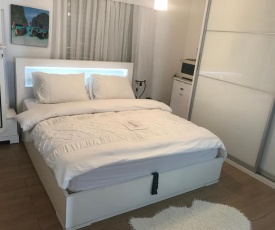 Charming Unit with Pool and Great Amenities