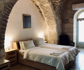 Christian Quarter Studio I