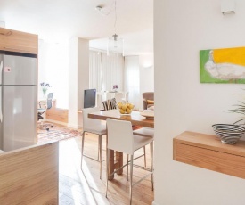 A Beautifully Designed 2Bd by Sea N' Rent