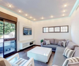Clear 3BR in Dizzengoff 140 by HolyGuest