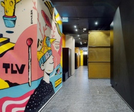 ColorBox - an Autonomous Hotel by Loginn