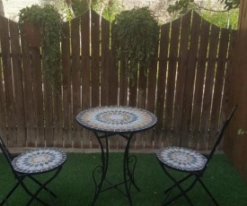 Cosy 2 rooms unit with a private garden