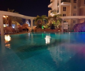 De Golf Luxury Boutique Top Class Apart Residence with Heated Pool Sauna and Gym -Near the Sea